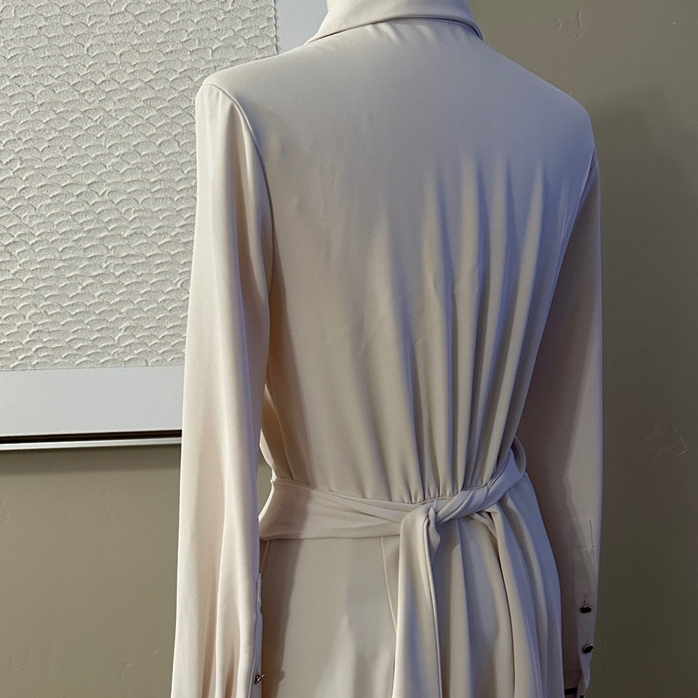 Zara Cream Garment with Black Accents - Picture 6 of 9